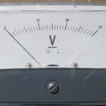 10 முக்கிய பரிசோதனைக் கருவிகள் 11 DC voltmeter